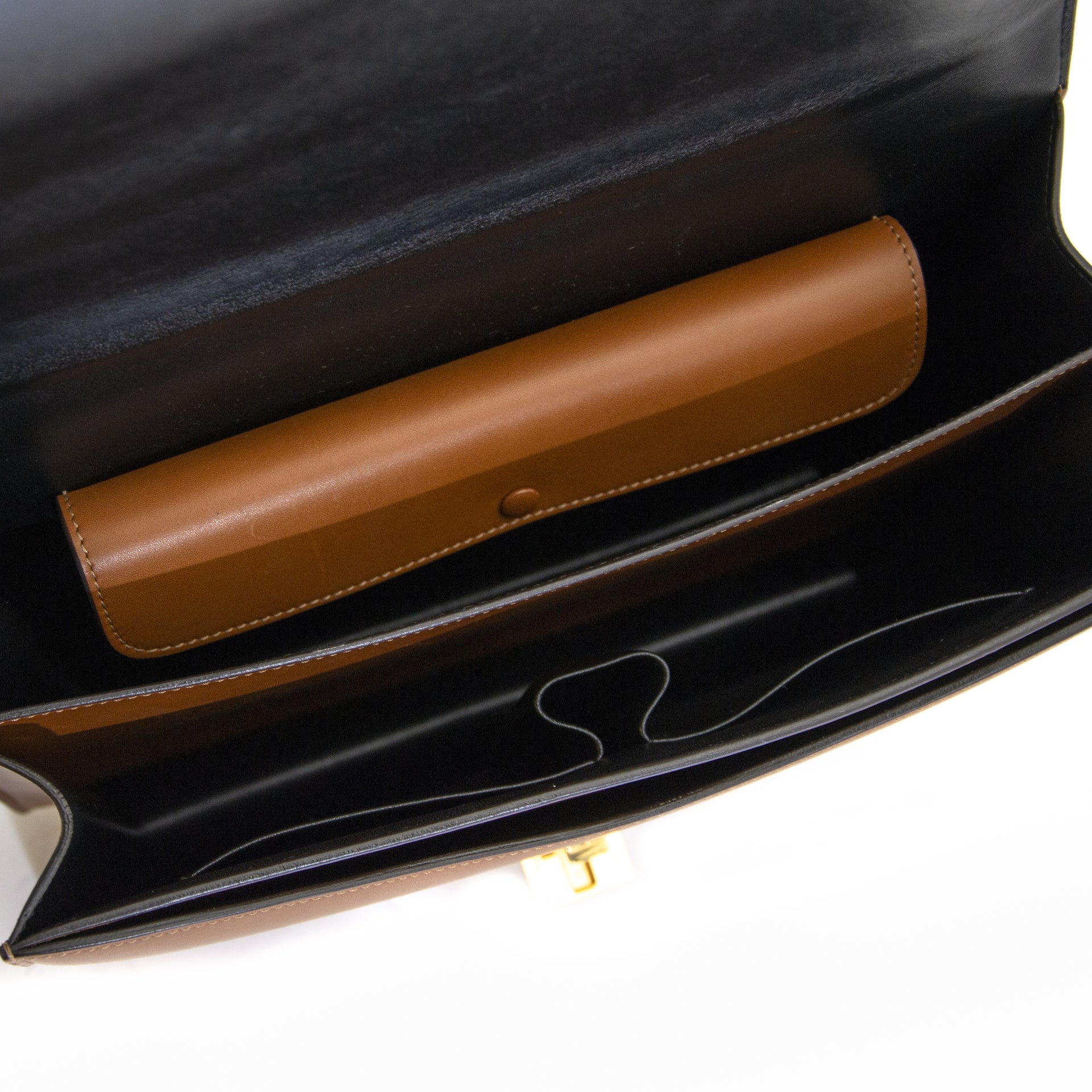 Achète seconde main vintage Céline Classic Box Handbag Duotone chez webshop online LabelLOV