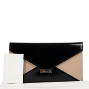 Buy authentic secondhand Céline diamond clutch at the right price at Labellov vintage webshop. Safe and secure online shopping.