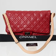 Chanel flap messenger bag seconde hand online right price labellov vintage webshop safe secure original designer luxury brands Antwerp fashion shopping Belgium