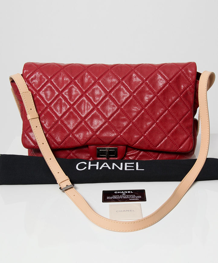 Chanel flap messenger bag seconde hand online right price labellov vintage webshop safe secure original designer luxury brands Antwerp fashion shopping Belgium