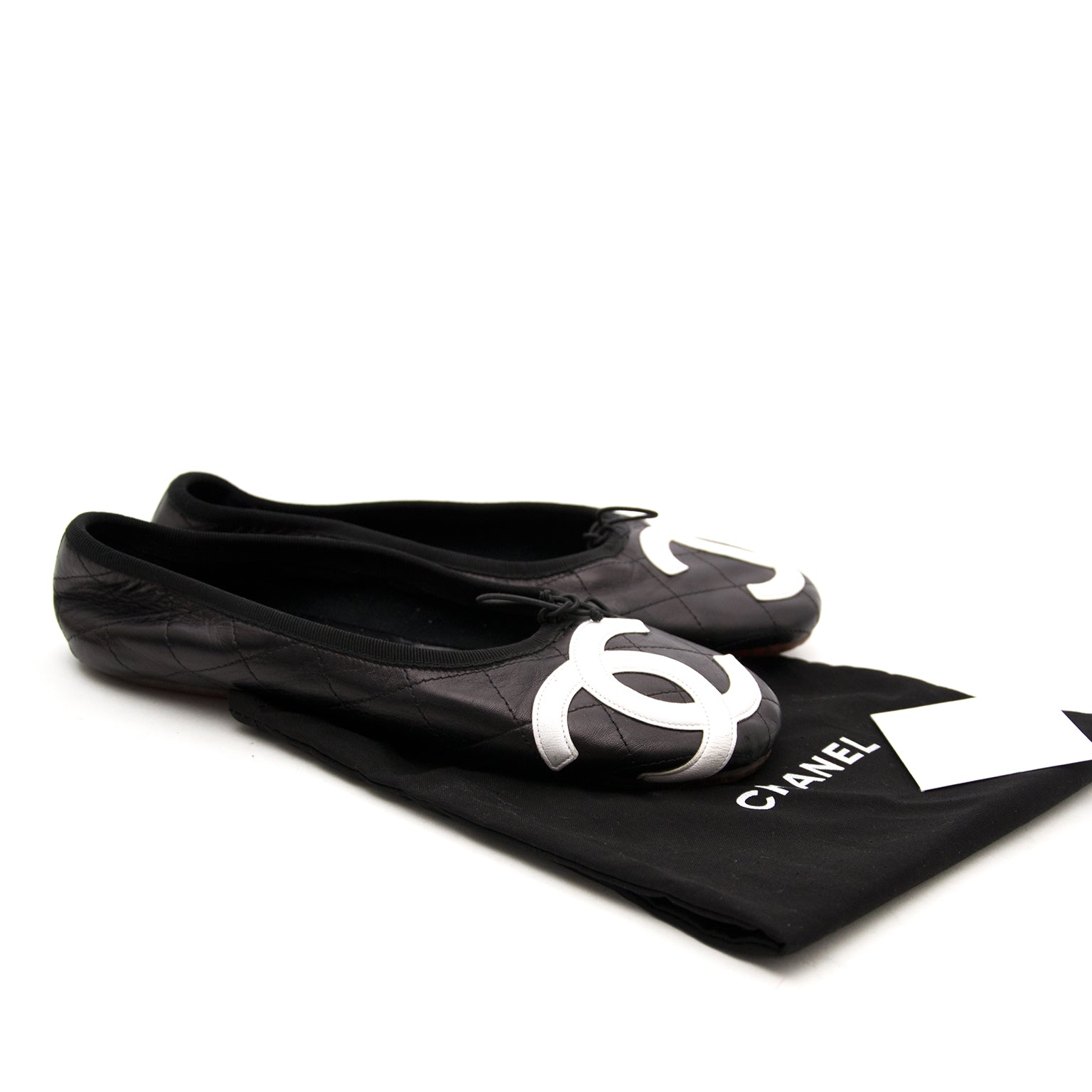 Buy and sell your preloved designer shoes for the best rates online at Labellov luxury