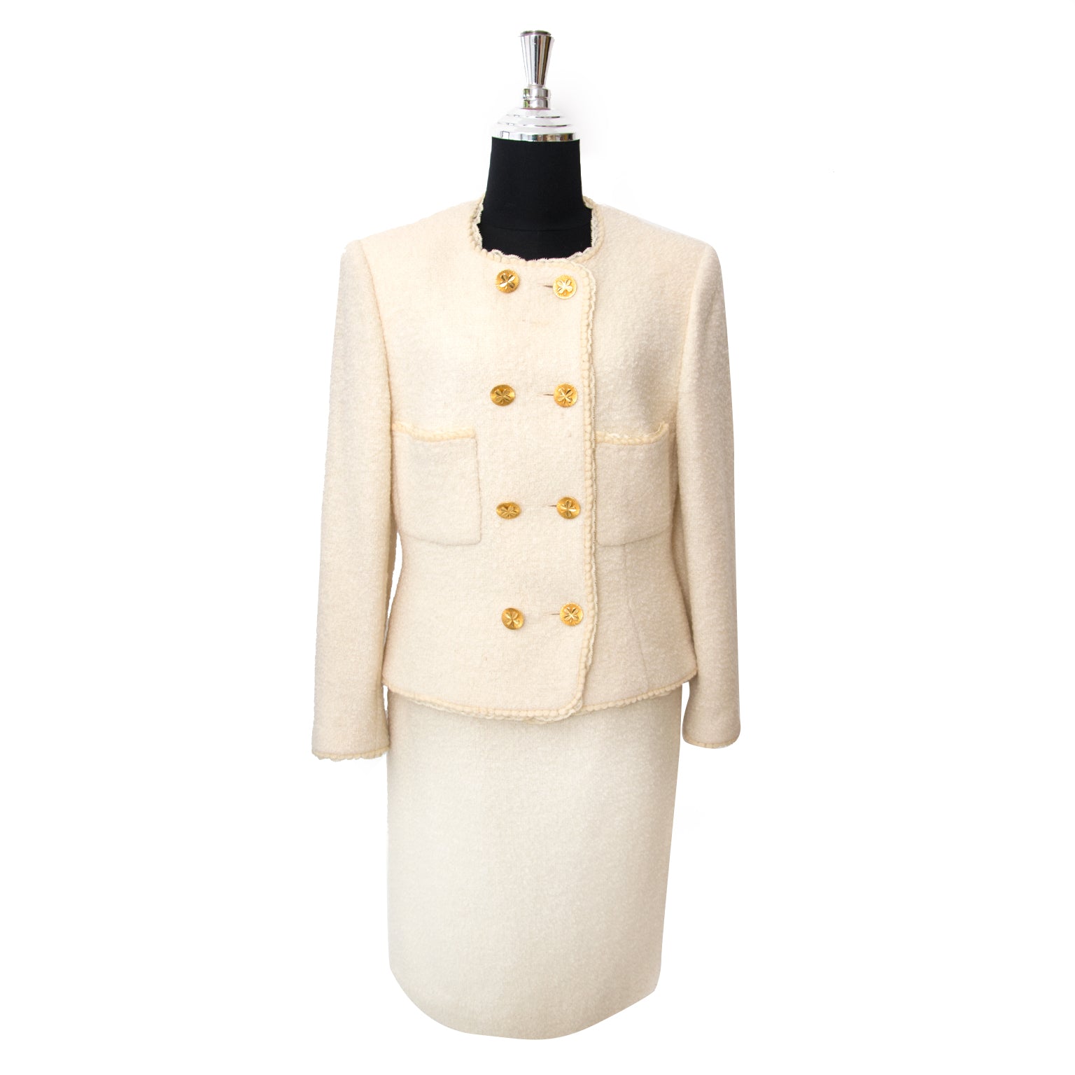 Buy and sell your preloved designer clothing for the best rates online at Labellov luxury