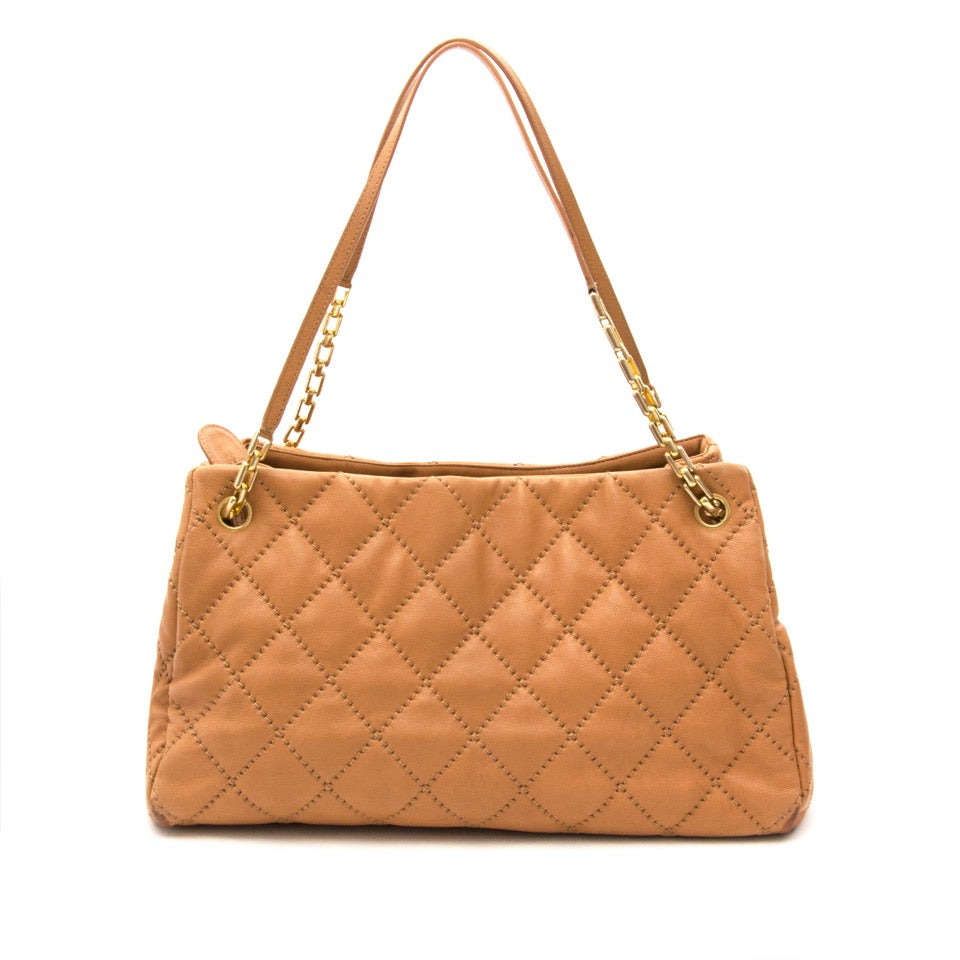 Looking for a Chanel GST Grand Shopping Tote Natural Beige? Buy yours now safe and secure on Labellov.com luxury online shop