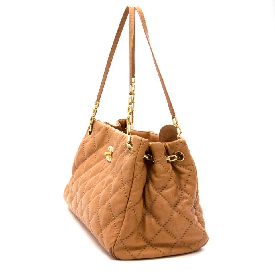 Koop uw authentieke Chanel GST Grand Shopping Tote Natural Beige aan de beste prijs, overal uitverkocht