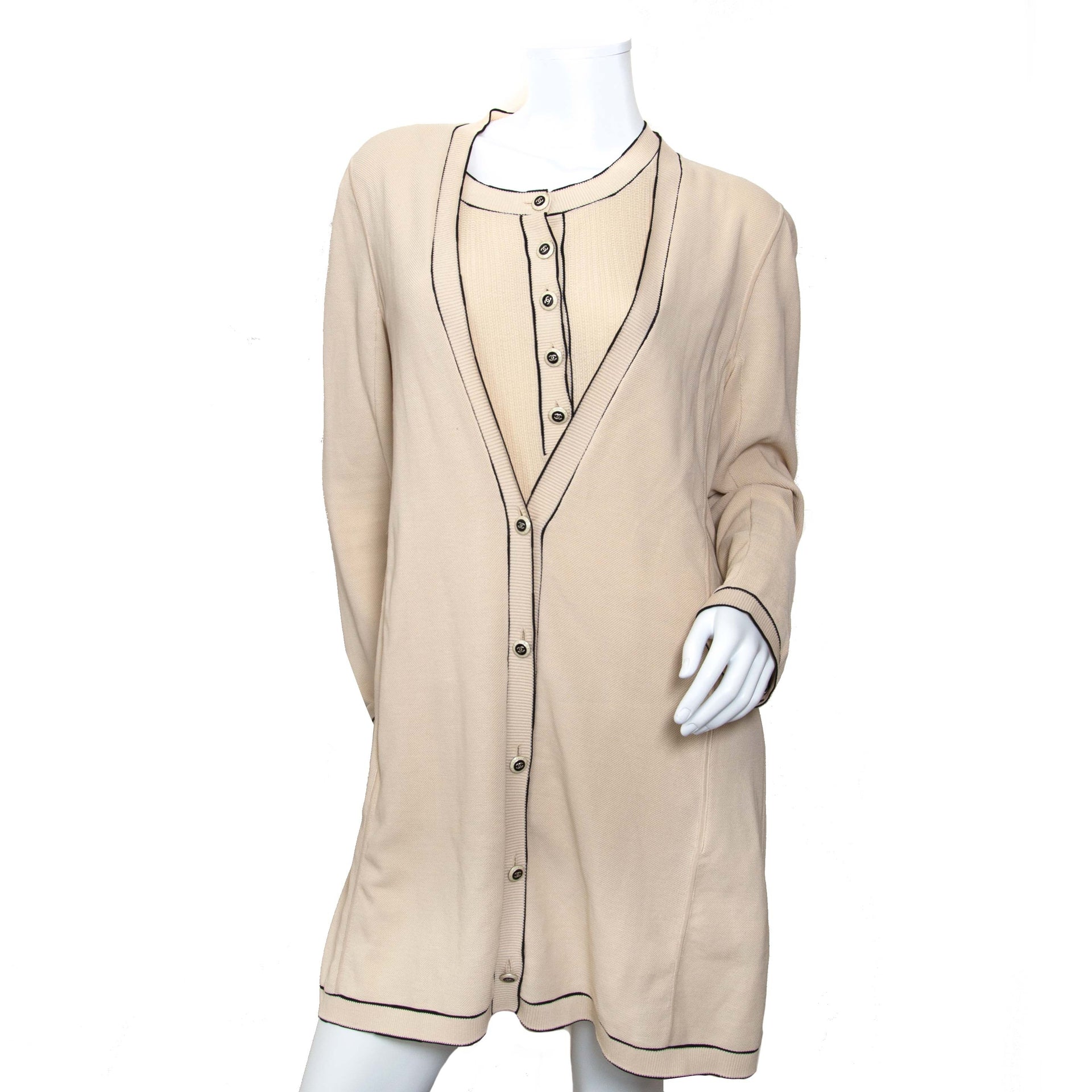 koop Chanel Beige Knitted Vest - Size 44 bij labellov aan de beste prijs