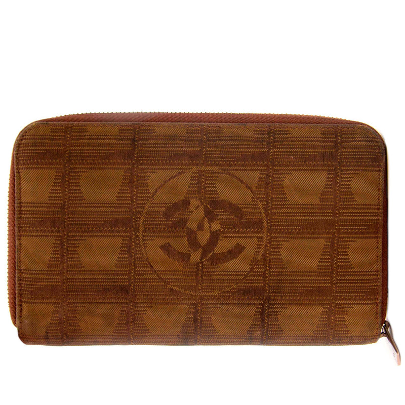 achetez en ligne chanel beige monogram textile wallet à un bon prix chez Labellov à Anvers, Belgique