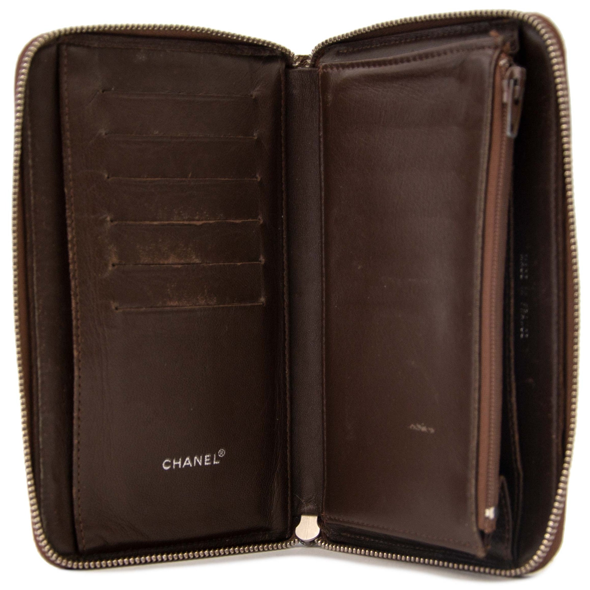 koop veilig tweedehands chanel monogram textile wallet bij Labellov in Antwerpen