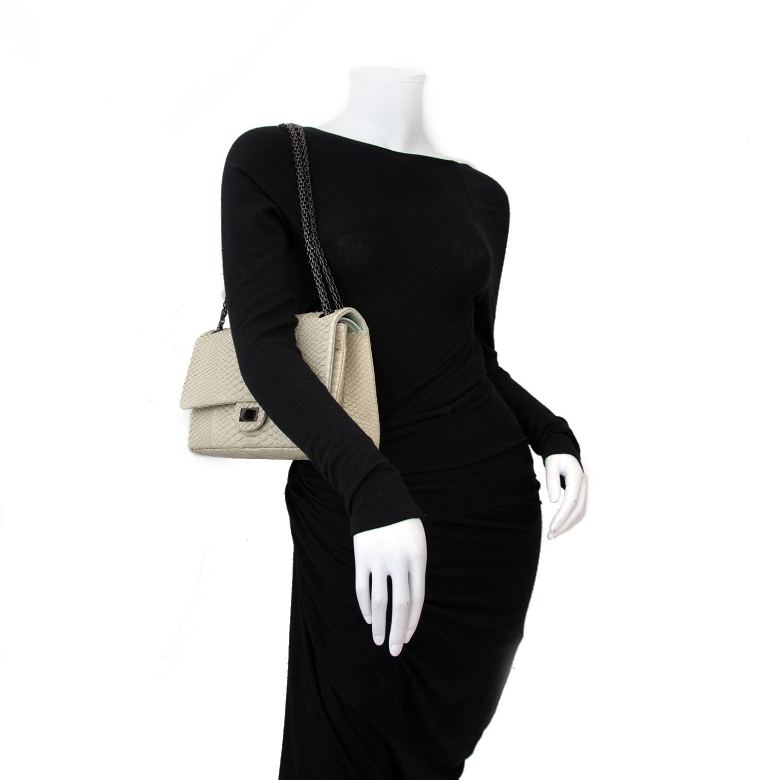 Acheter un Chanel Beige Phyton 2.55 Jumbo Flap Bag chez Labellov.