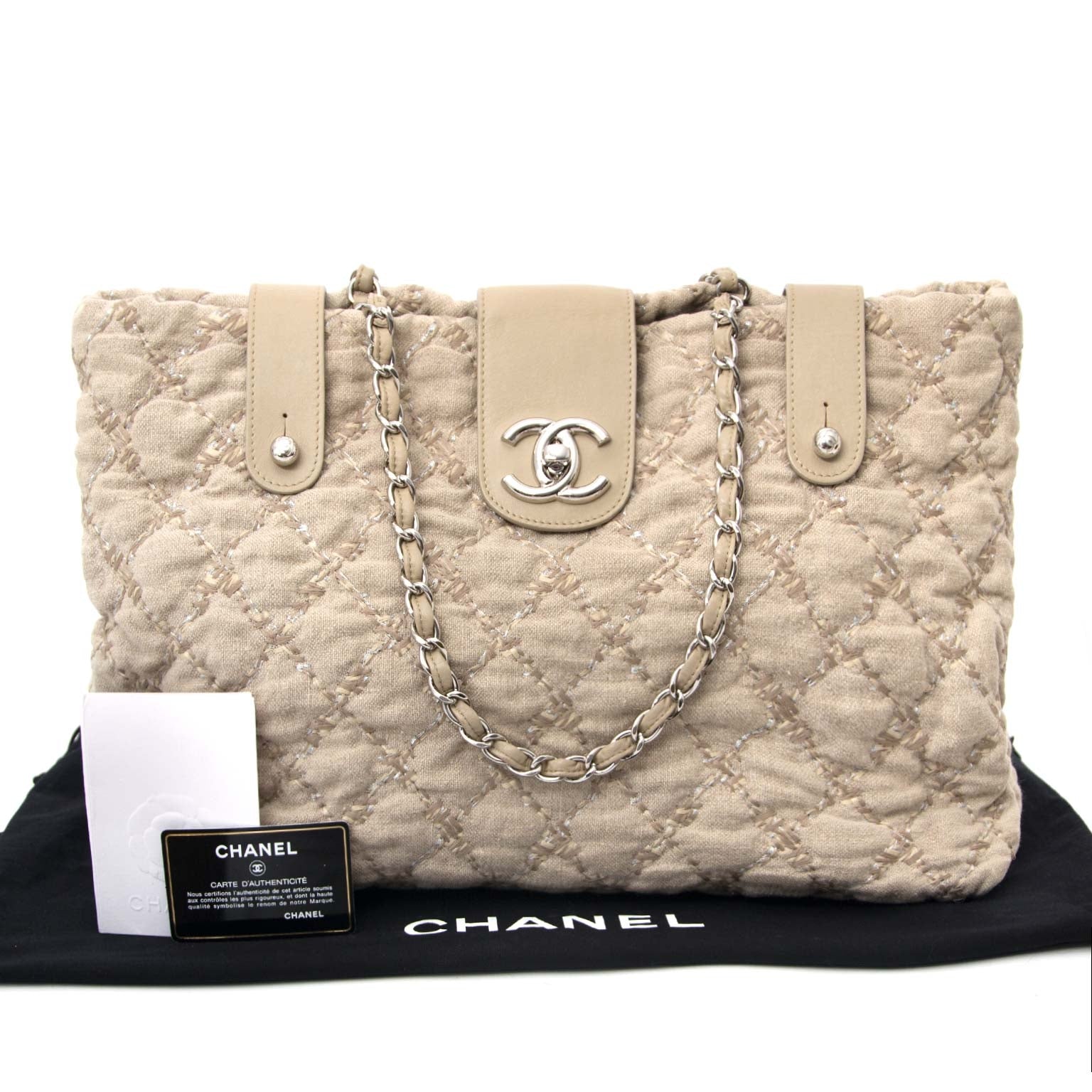 Achetez en ligne Chanel Beige Quilted Tweed Shopping Tote à un bon prix chez Labellov à Anvers