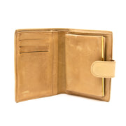 Bent u opzoek naar een Beige Chanel Lederen Portemonne? Koop online bij Labellov.com
