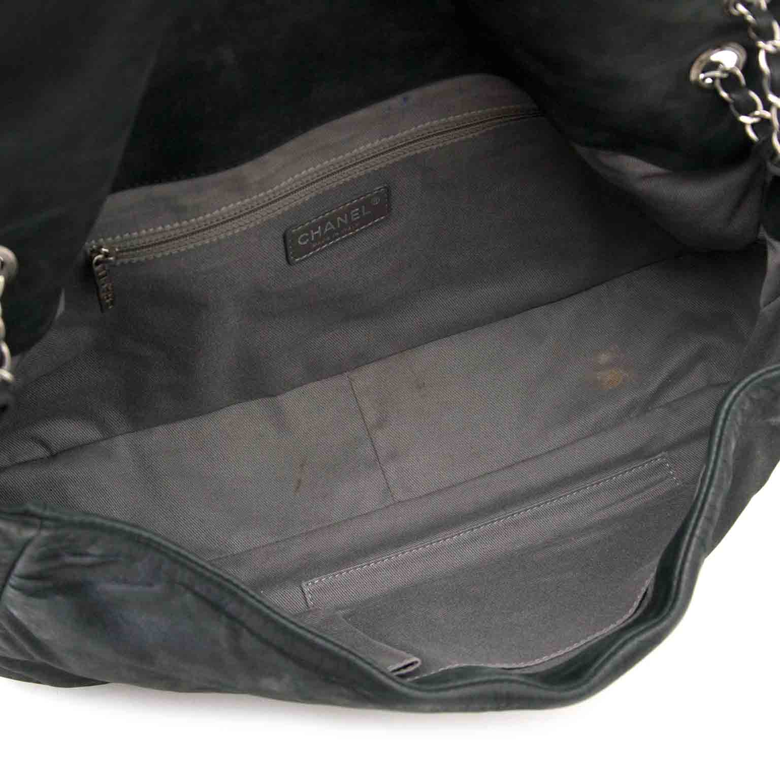 Koop en verkoop uw authentieke Chanel Black Leather Flap Bag aan de beste prijs online