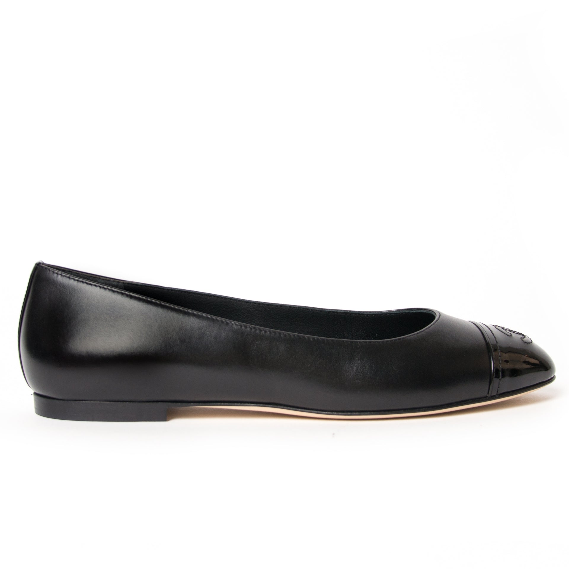chanel black leather cap-toe ballerinas now for sale at labellov vintage fashion webshop belgium