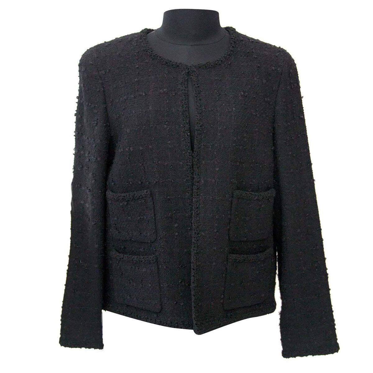 Buy an authentic secondhand Chanel blazer at the right price at LabelLOV vintage webshop. Safe and secure online shopping.