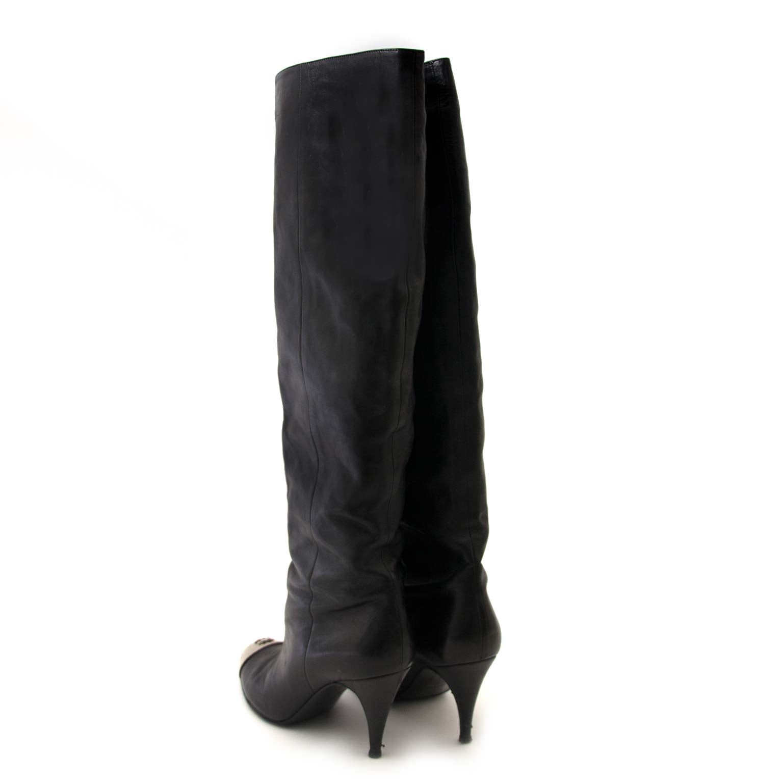 authentique Chanel Silver Cap Toe Boots - Size 39 en vendre sur labellov