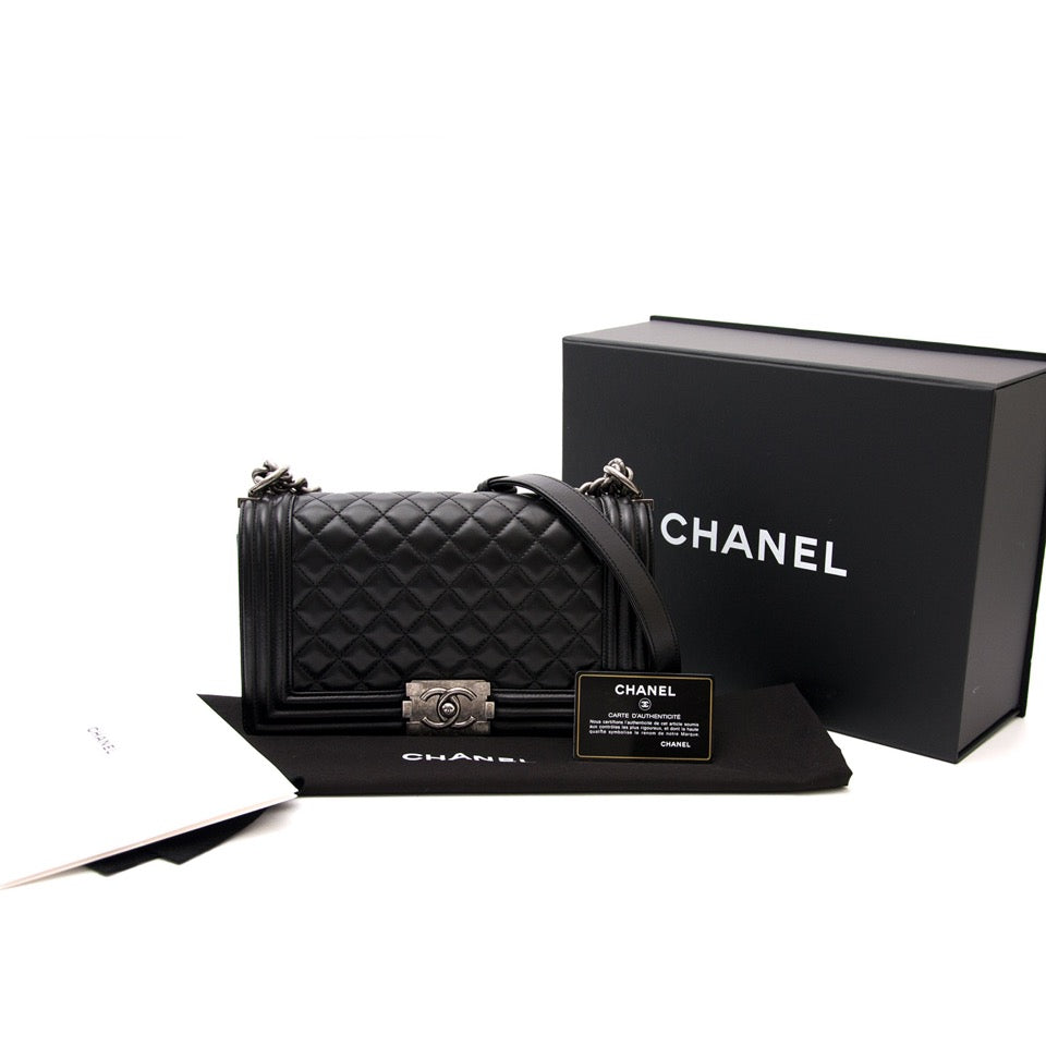 worldwide shipping luxury secondhand bags chanel medium lams boy bag