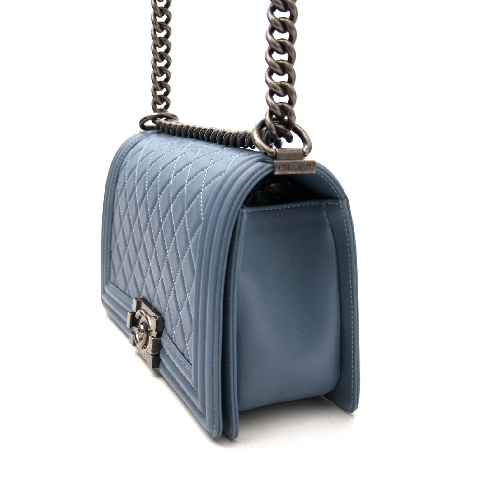 koop veilig online tegen de beste prijs Chanel Blue Medium Boy Bag