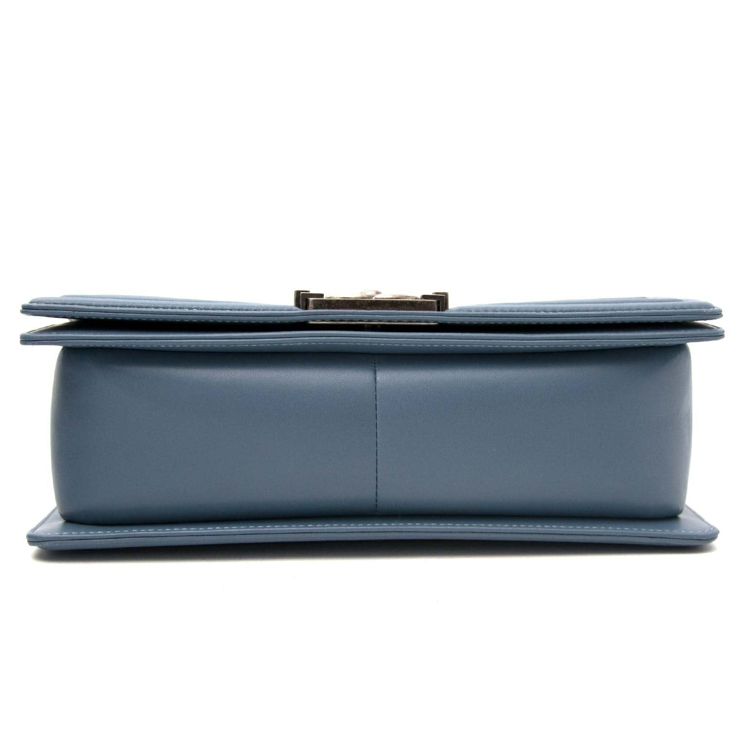 acheter en ligne seconde mainChanel Blue Medium Boy Bag