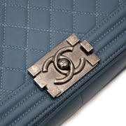 koop onilne Chanel Blue Medium Boy Bag aan de beste prijs