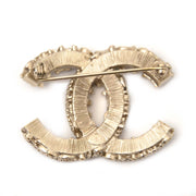 Chanel CC Logo Black Baroque Enamel Brooch Buy authentic designer Chanel secondhand brooch jewelry at Labellov at the best price. Safe and secure shopping. Koop tweedehands authentieke Chanel broche juwelen bij designer webwinkel labellov.