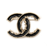 Chanel CC Logo Black Baroque Enamel Brooch Buy authentic designer Chanel secondhand brooch jewelry at Labellov at the best price. Safe and secure shopping. Koop tweedehands authentieke Chanel broche juwelen bij designer webwinkel labellov.