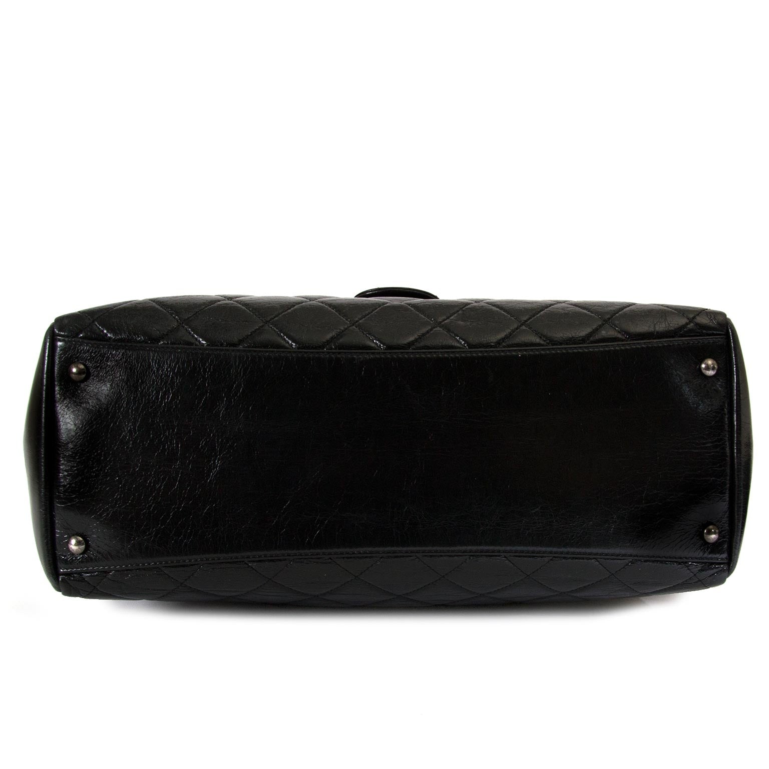 Chanel Glazed Calfskin Shopper Flap Tote te koop bij Labellov tweedehands luxe in Antwerpen, België
