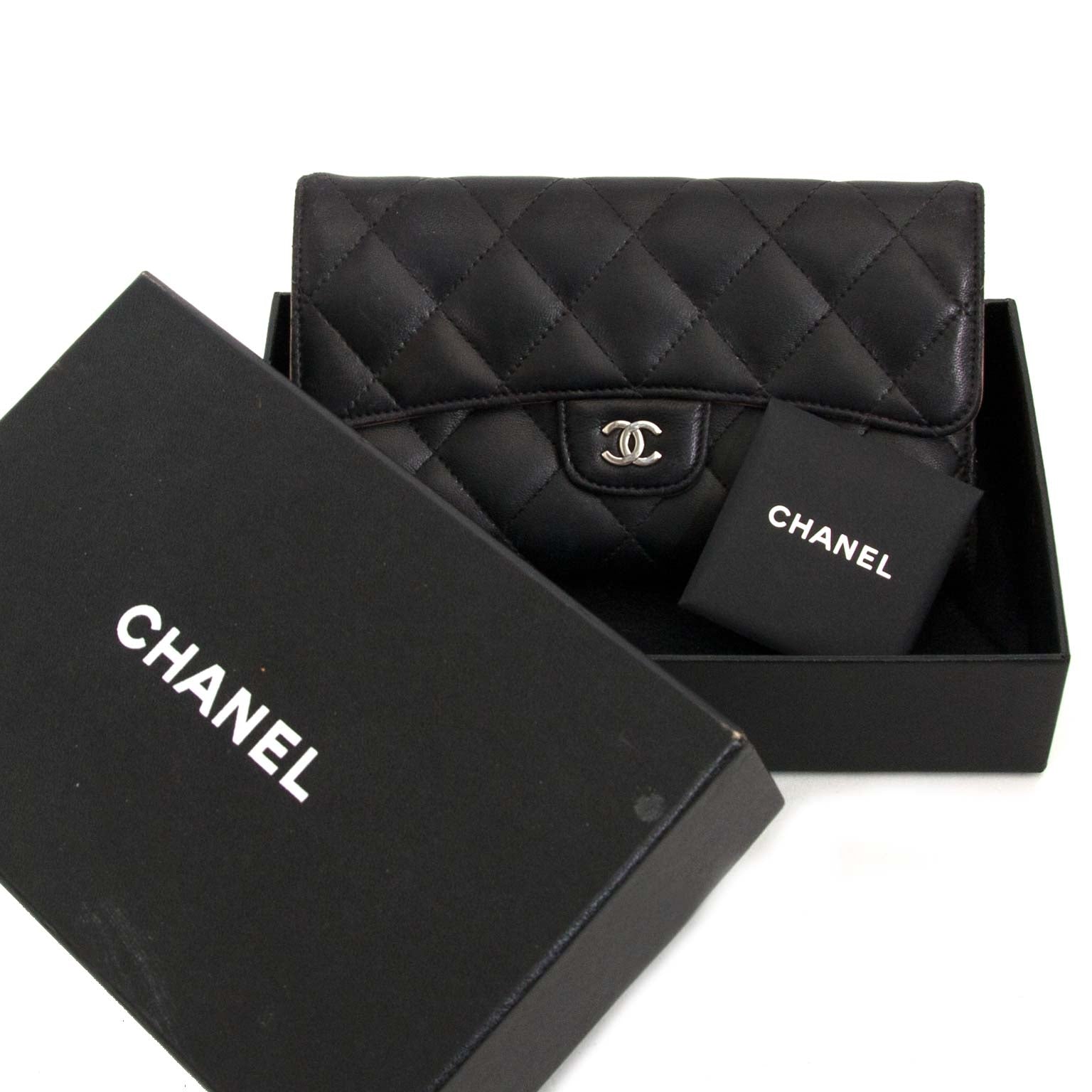 koop Chanel Black Lambskin Classic Flap Wallet en betaal veilig online