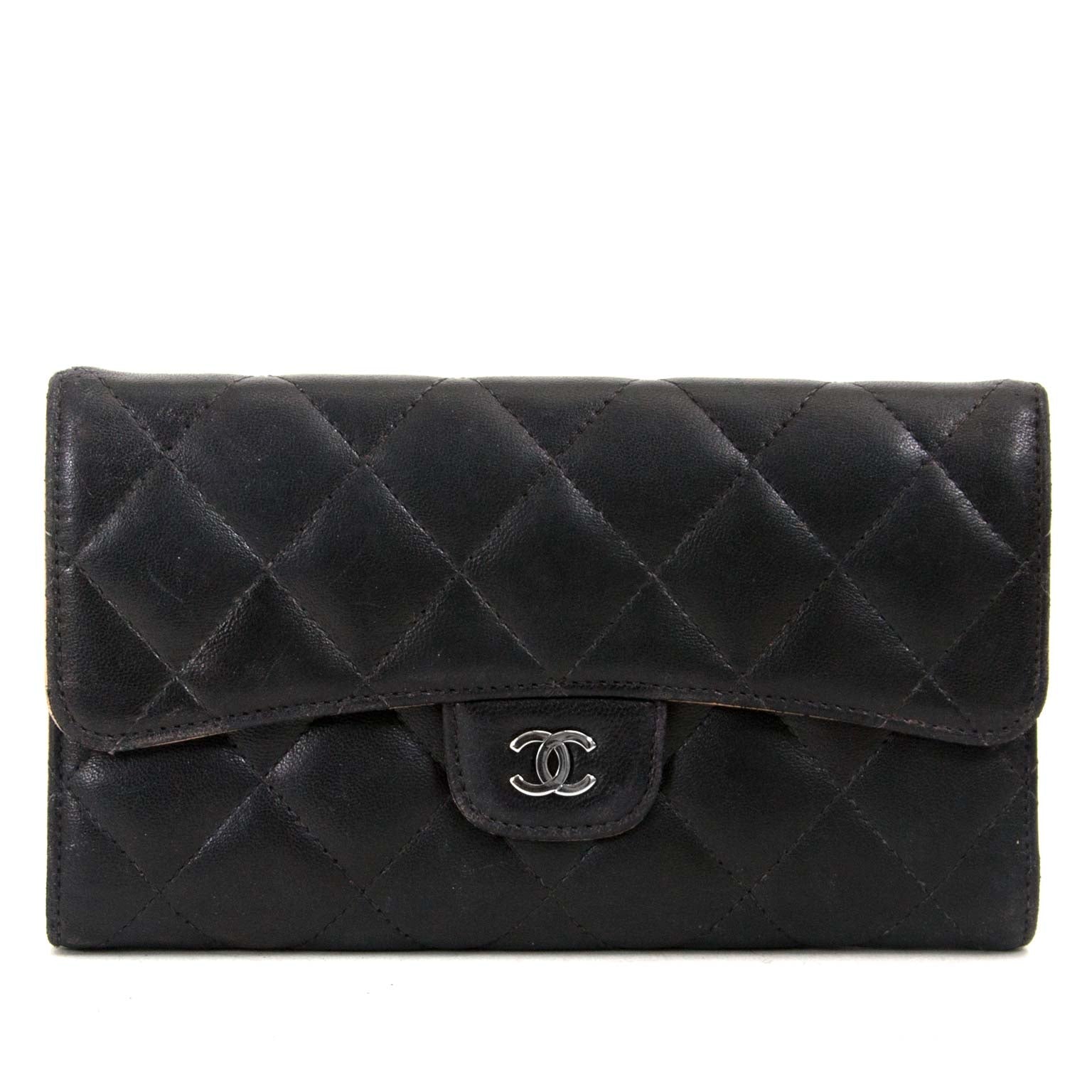koop Chanel Black Lambskin Classic Flap Wallet bij labellov aan de beste prijs