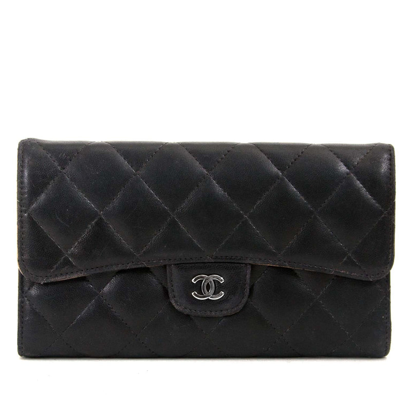 koop Chanel Black Lambskin Classic Flap Wallet bij labellov aan de beste prijs