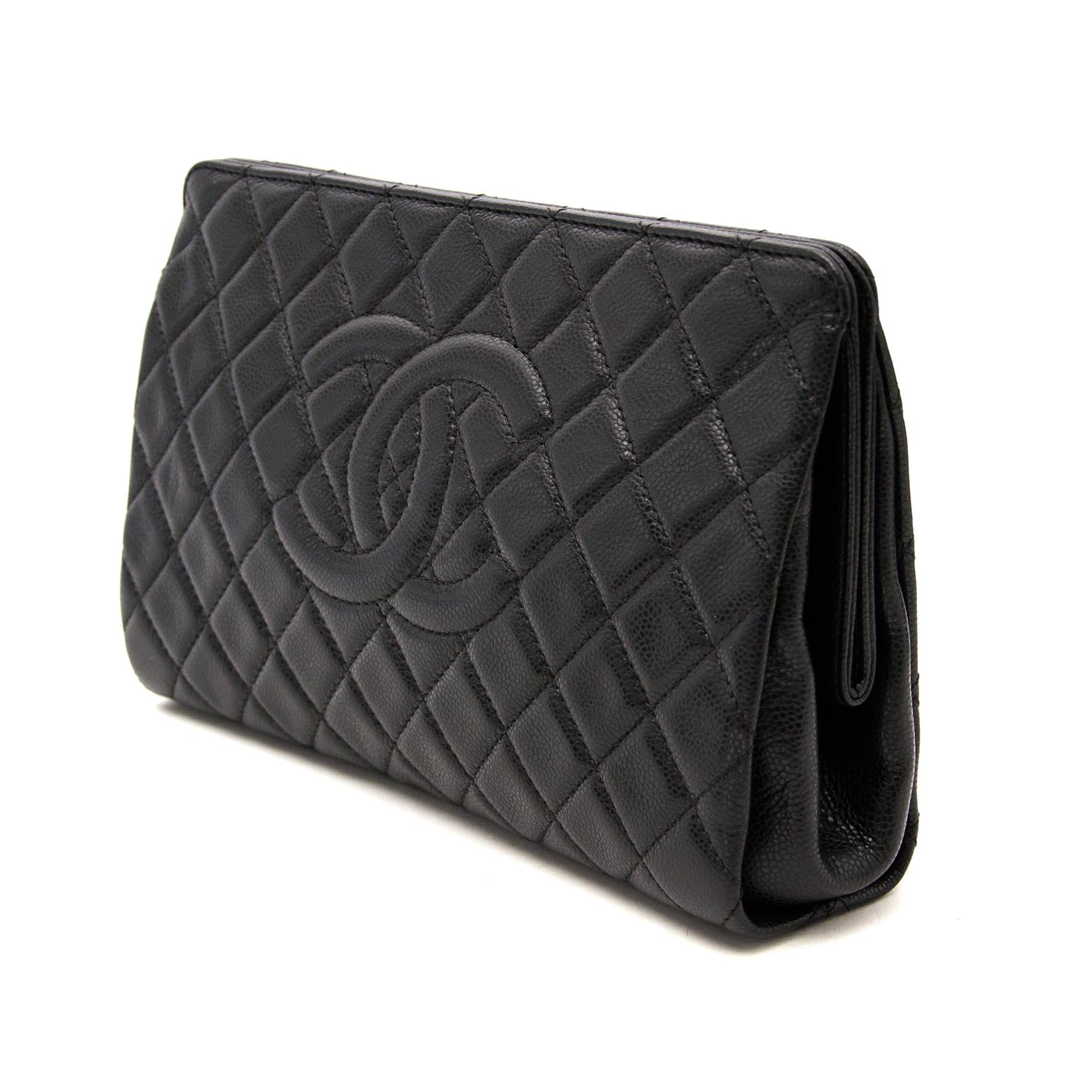 Koop en verkoop uw designer handtassen en accessoires tegen de beste prijs bij labellov.com