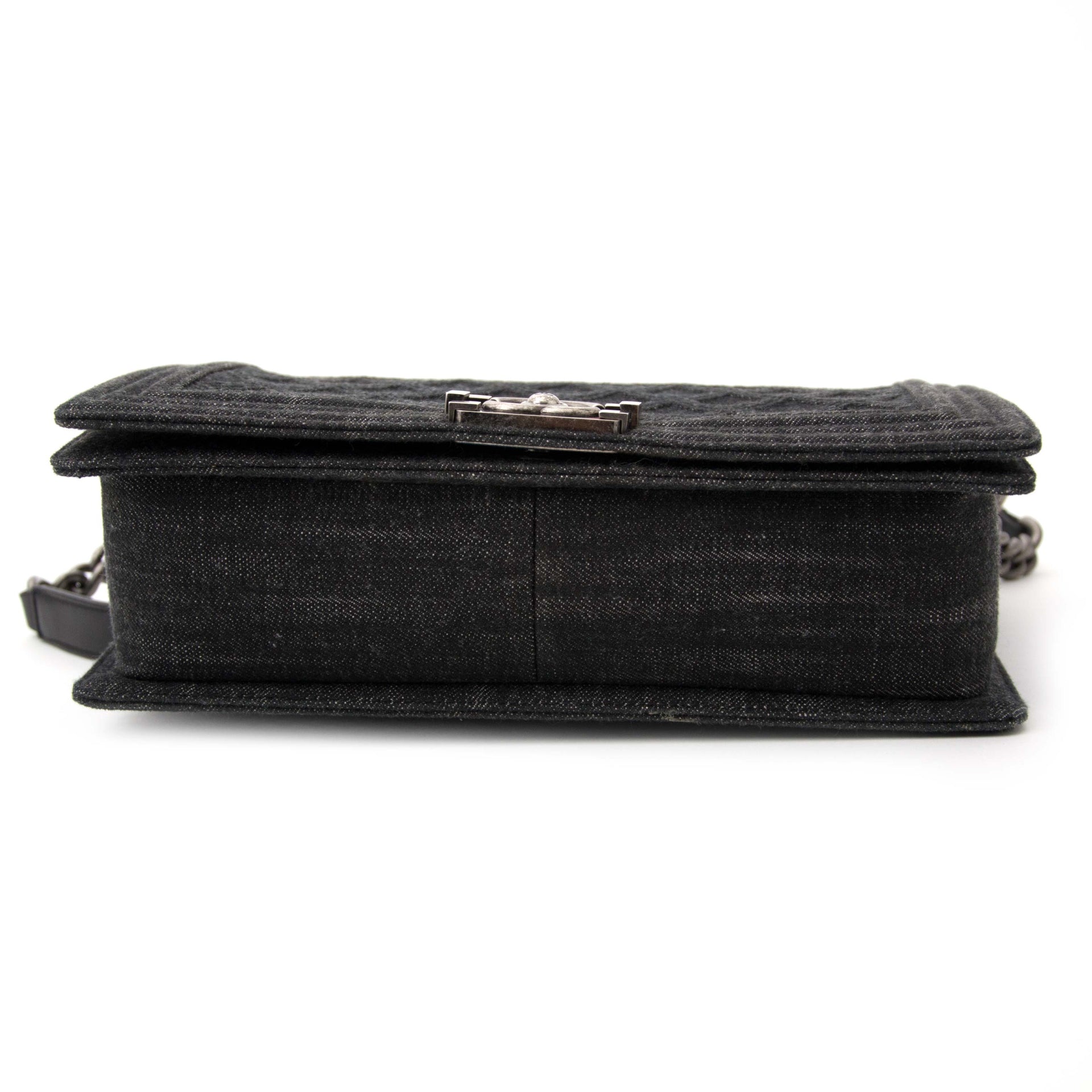 acheter en ligne seconde main Chanel Black Denim New Medium Boy Bag