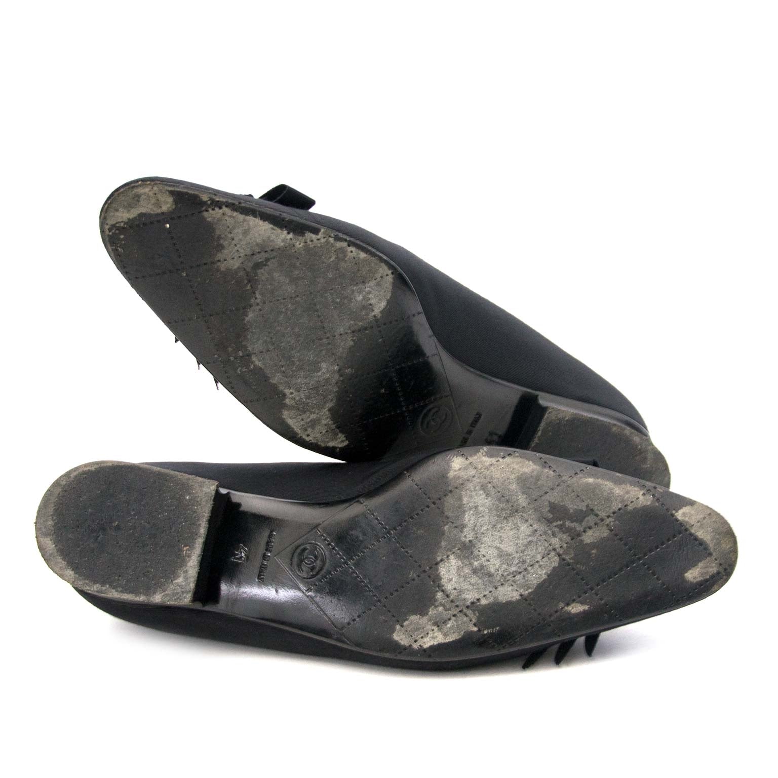 Chanel Black Fabric Pearl Camelia Ballerina Flats te koop bij Labellov