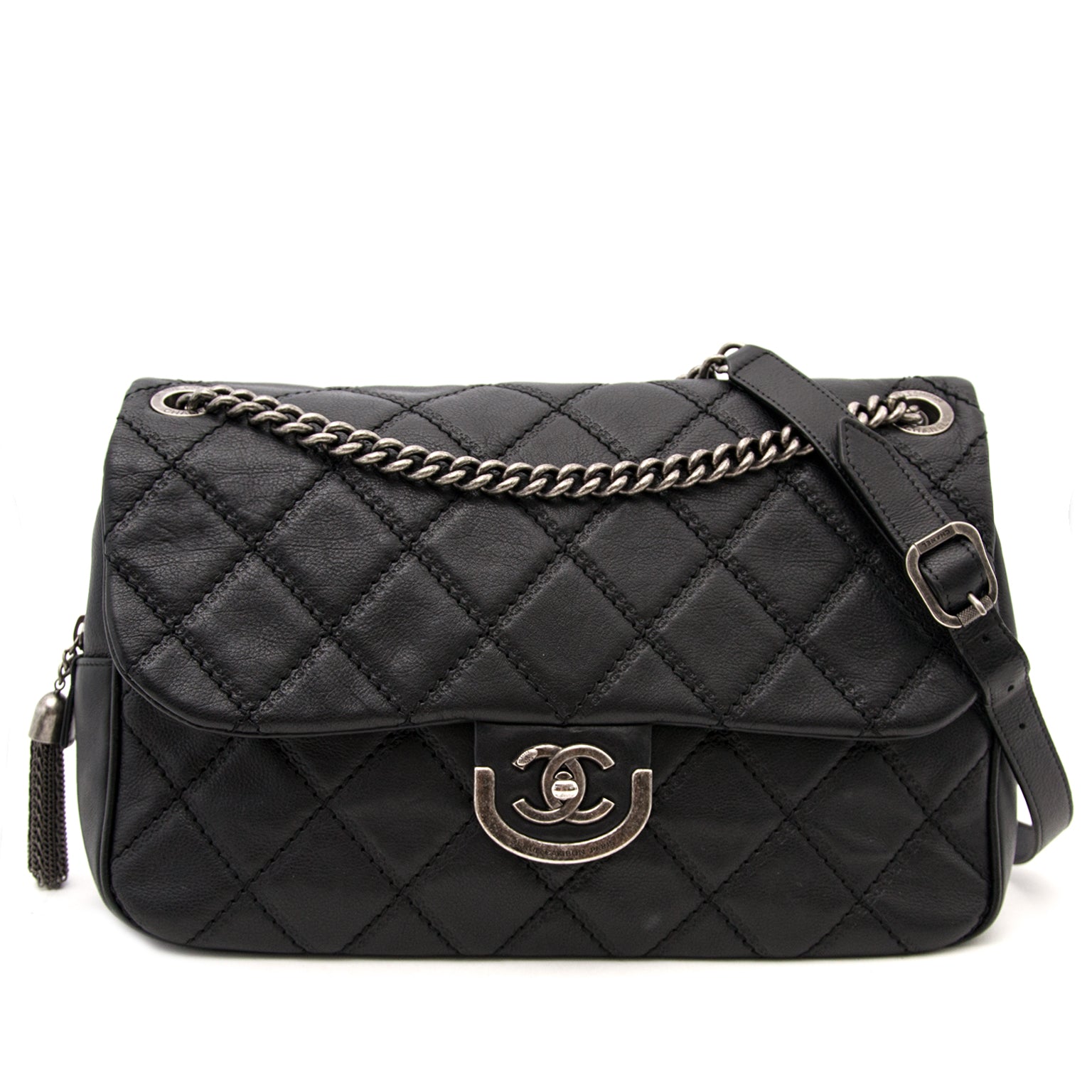 Acher en ligne chez Labellov.com Chanel Black Quilted Flap Bag
