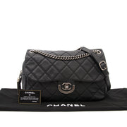 Bent u opzoek naar een Chanel Black Quilted Flap Bag?