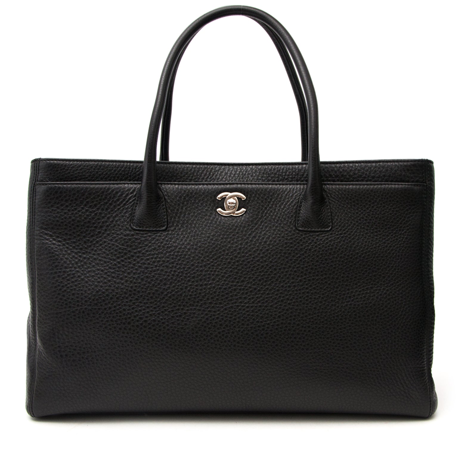 Chanel Executive Cerf Tote Bag for sale in Antwerp Belgium or online at Labellov, the best webshop when it comes to secondhand luxury designer items.