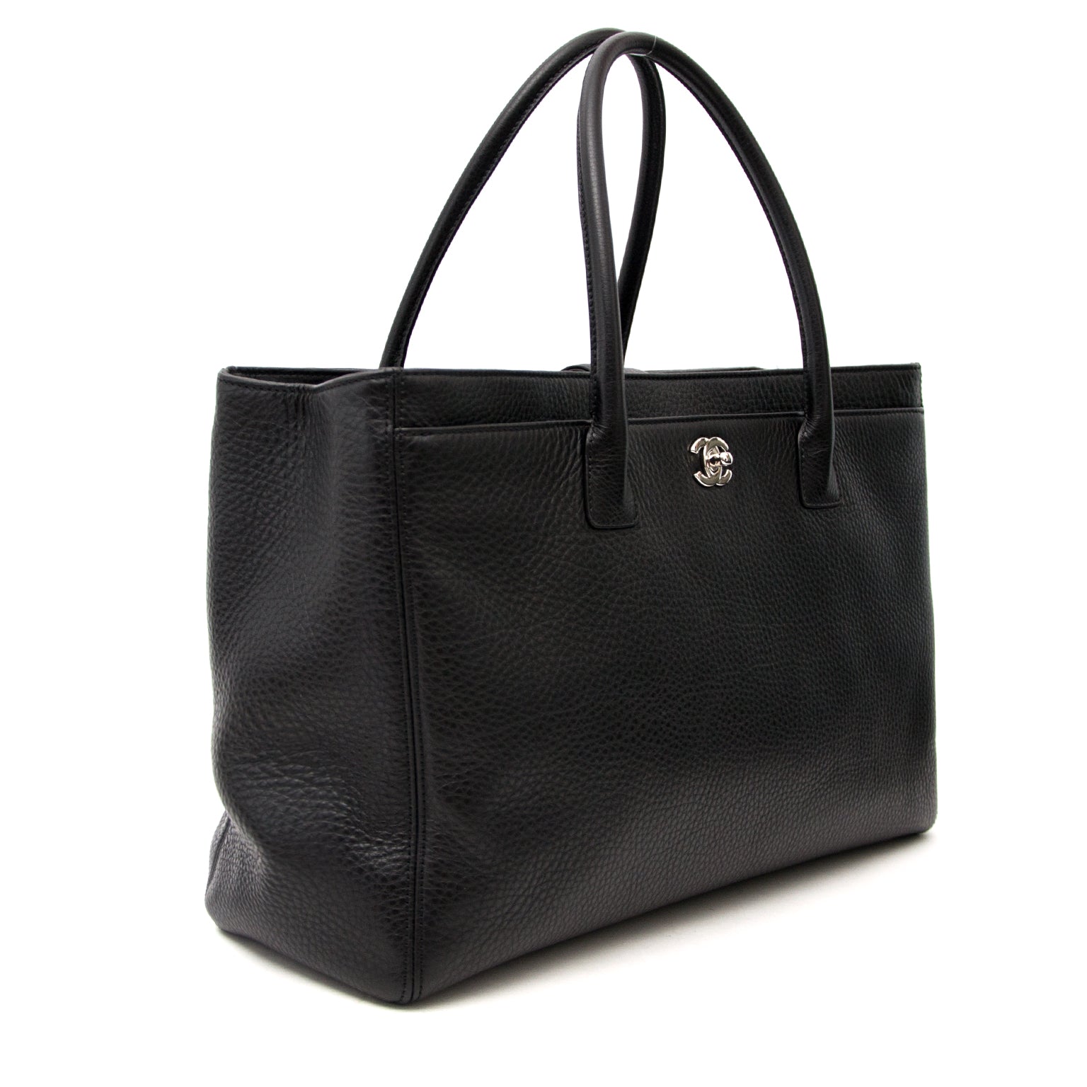 Buy the it-bag Chanel Executive Cerf Tote Bag now, work or day to day designer vintage bag for sale in Antwerp at Labellov.