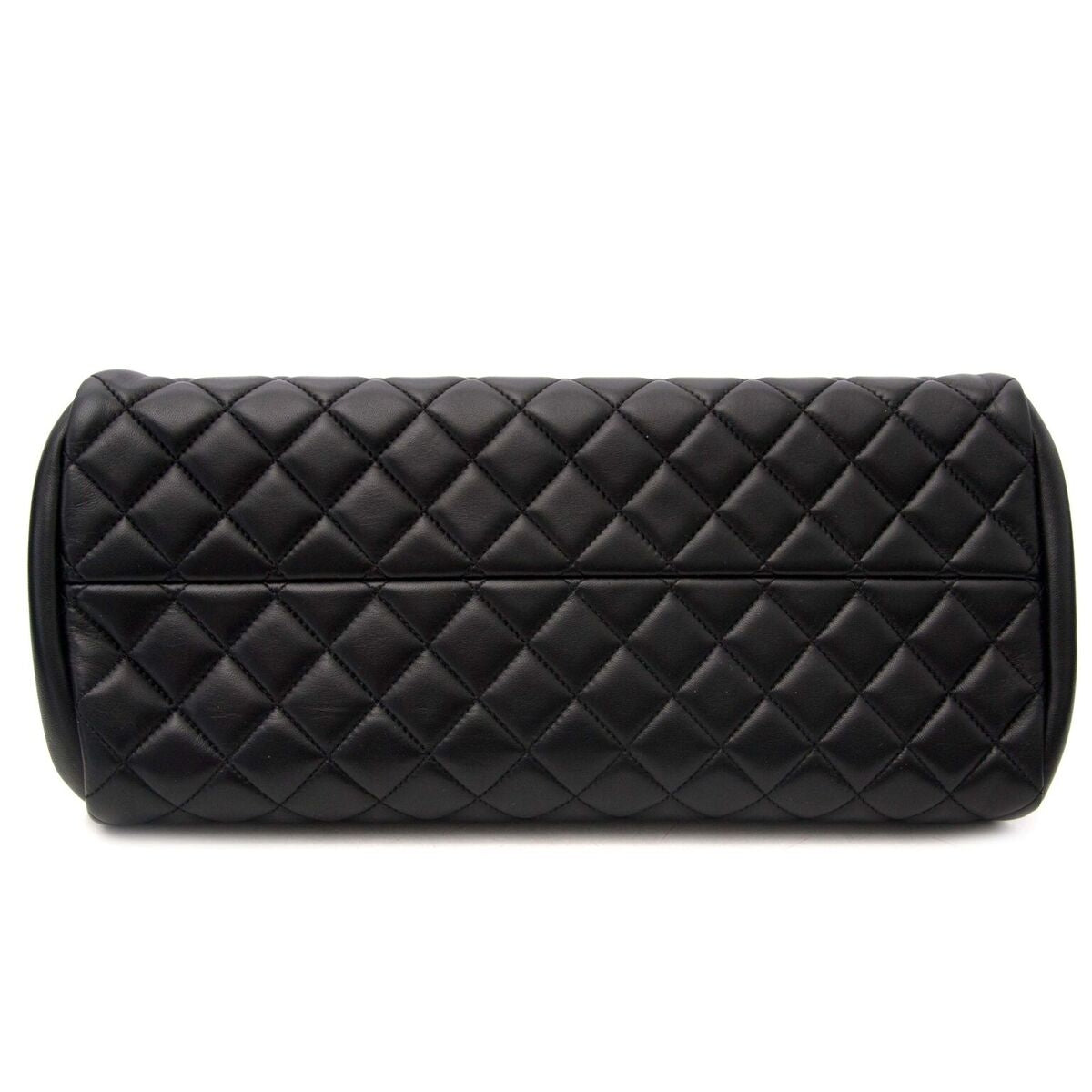 Want to buy an authentic secondhand Chanel Just Mademoiselle in black in excellent condition? Buy at LabelLOV, safe and secure online shopping