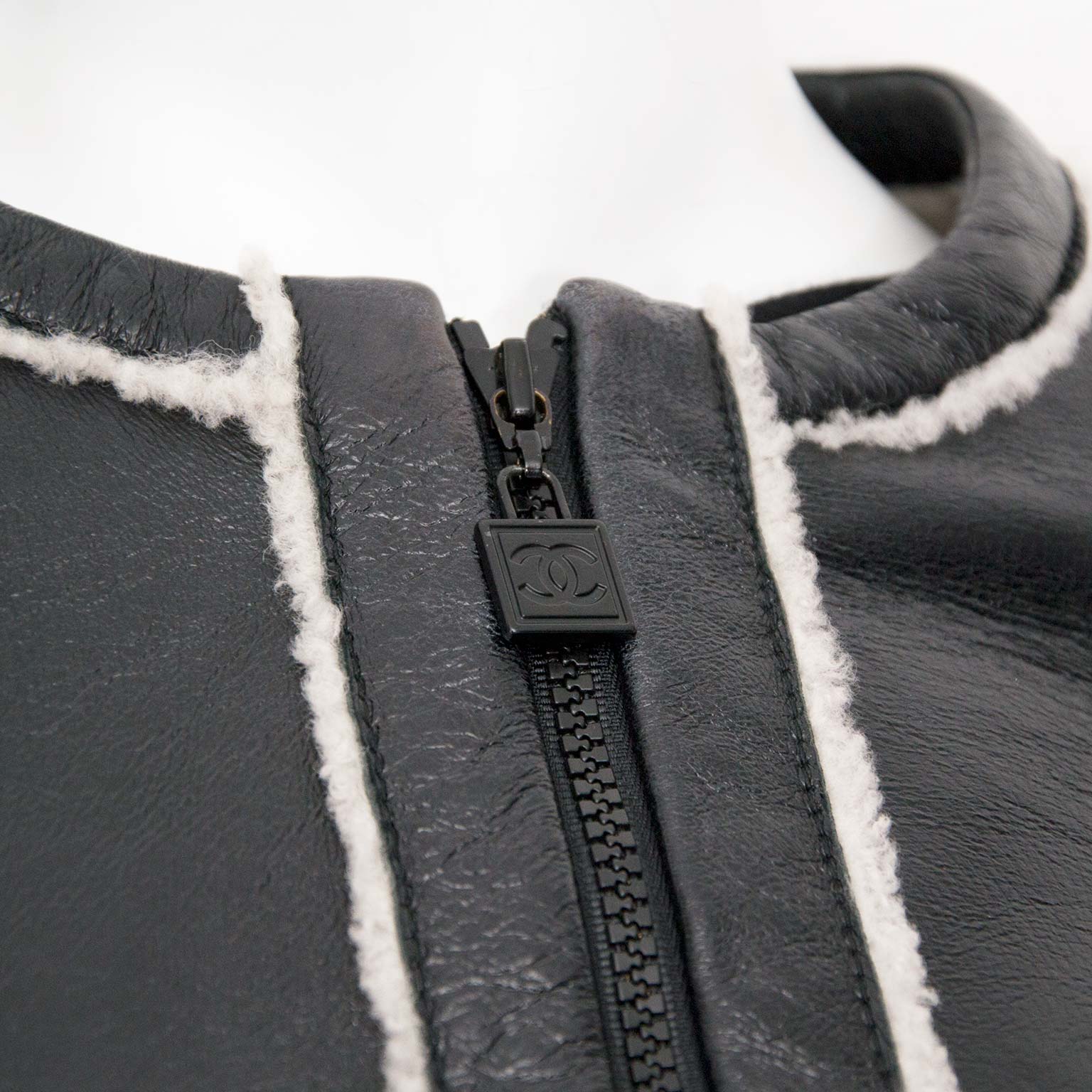 buy safe and secure online at labellov.com for the best price chanel black leather & wool jacket