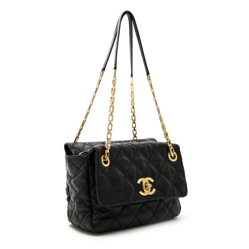 Wij kopen en verkopen uw Chanel Black Surpique Chain Bag aan de beste prijs online.