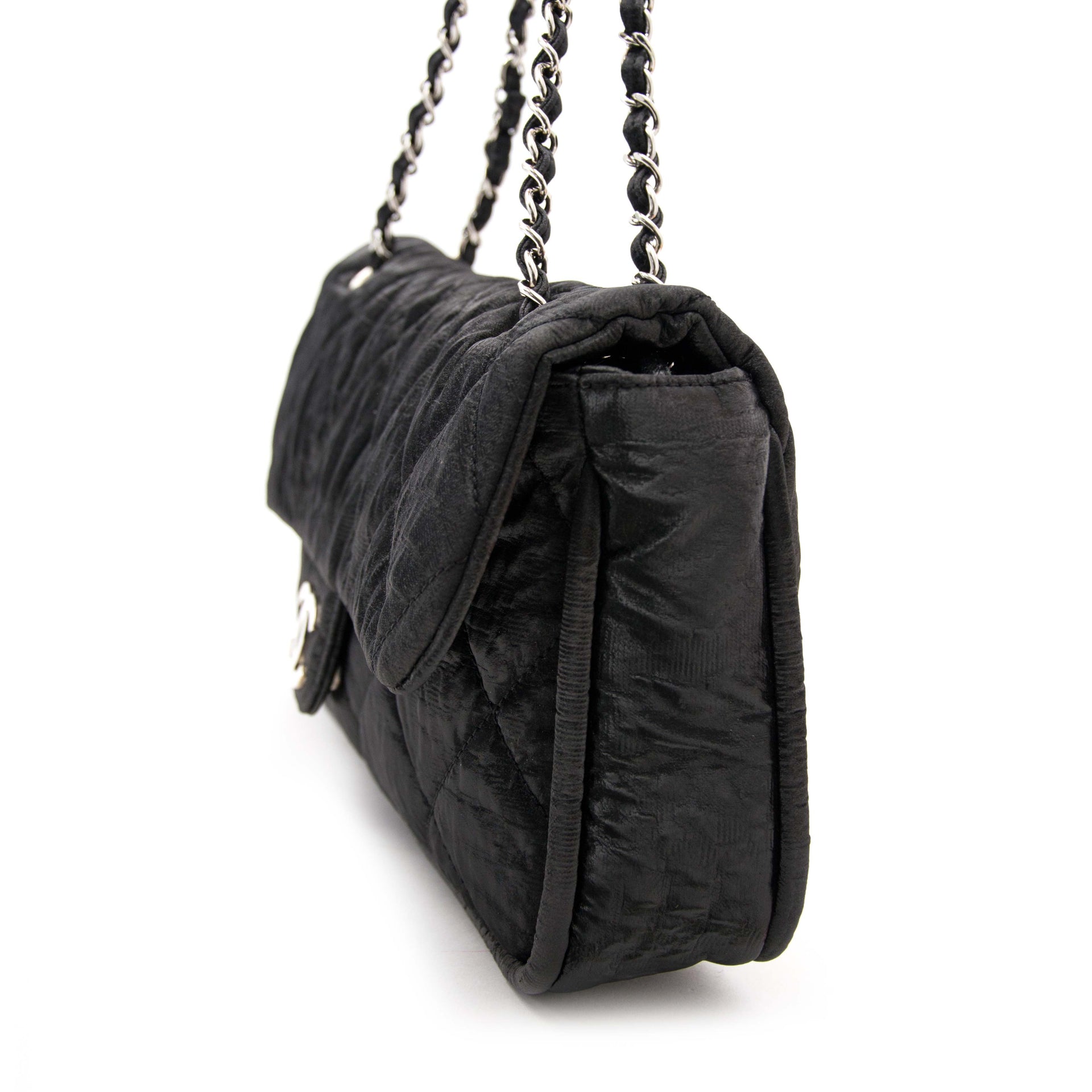 Bent u op zoek naar een Chanel Black Flap Bag? Koop 'm hier.