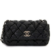 achetez Chanel Black Lambskin Bubble Quilt Flap Bag chez labellov pour le meilleur prix