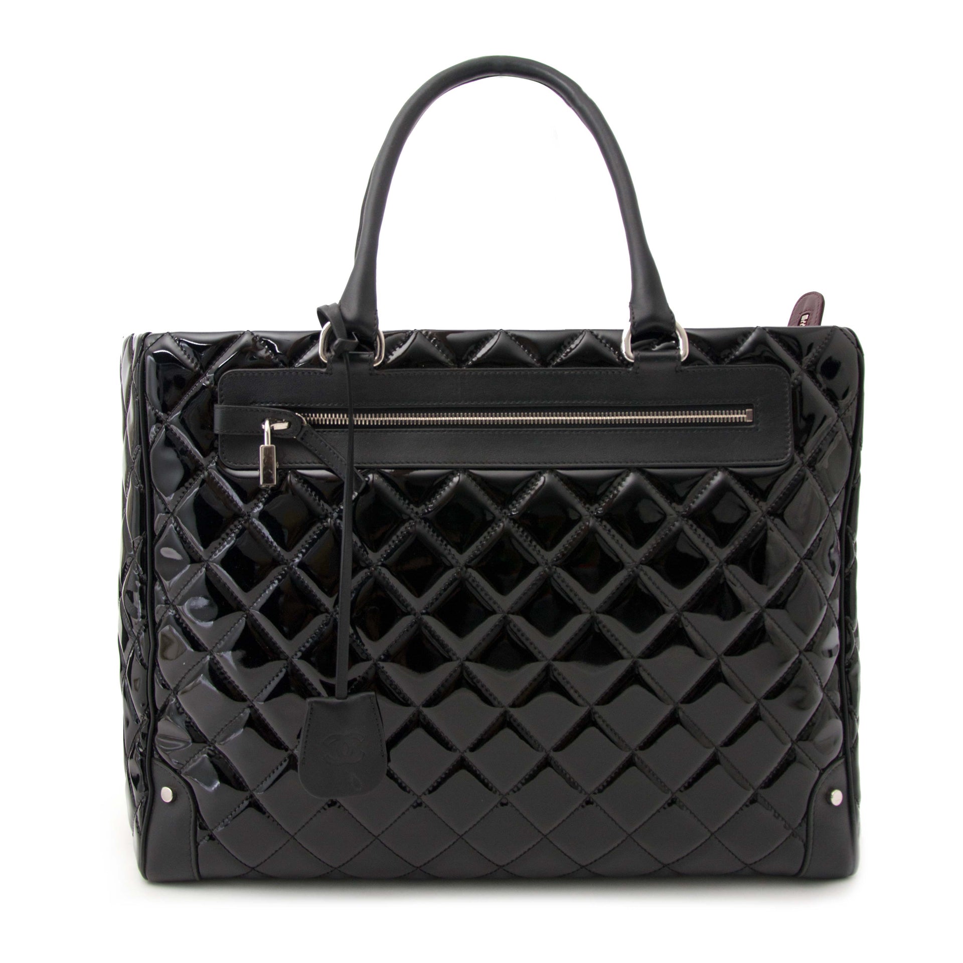 Koop en verkoop uw authentieke designer handtassen en accessoires van Chanel bij Labellov
