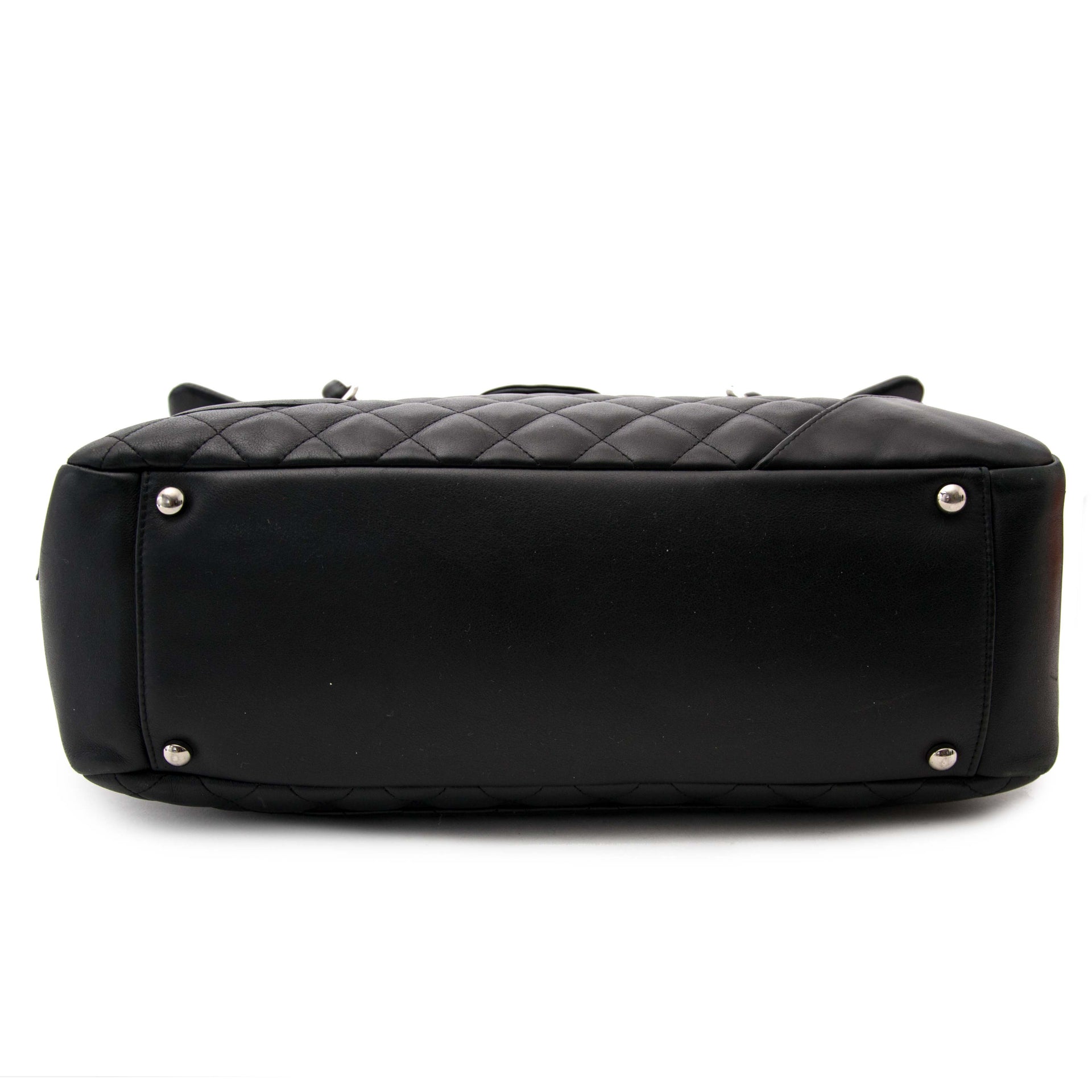 op zoek naar een chanel handtas? Koop online bij labellov.com uw designer hantassen tegen de beste prijs