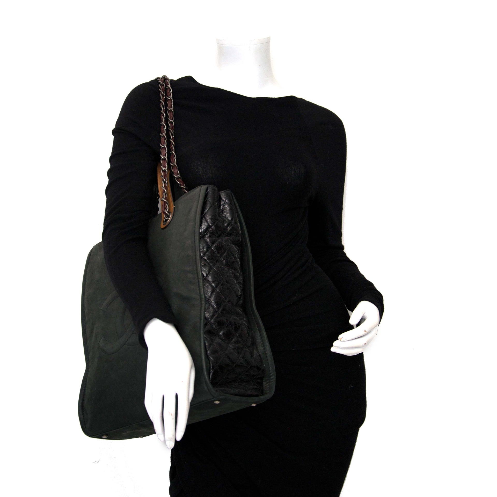 achetez enligne Chanel 'In The Mix' Black Bag chez labellov.com