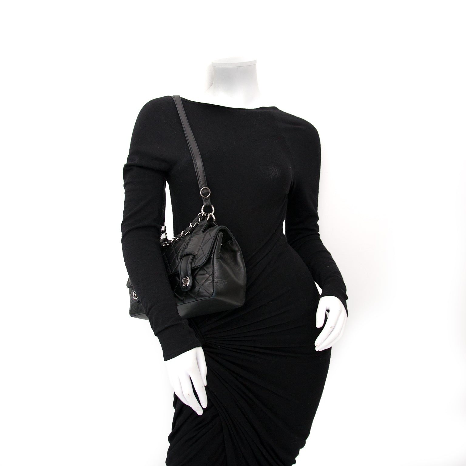 wroldwide shipping as new Chanel Black Shoulder Bag