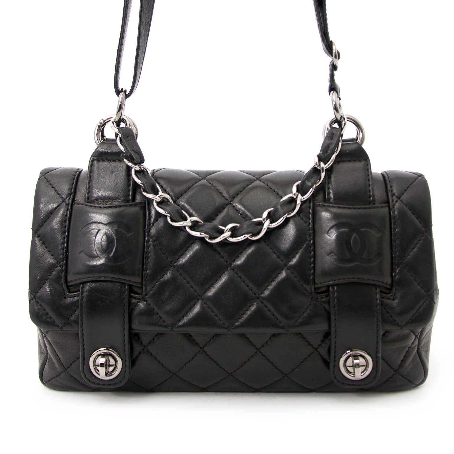 koop veilig online aan de beste prijs Chanel Black Shoulder Bag