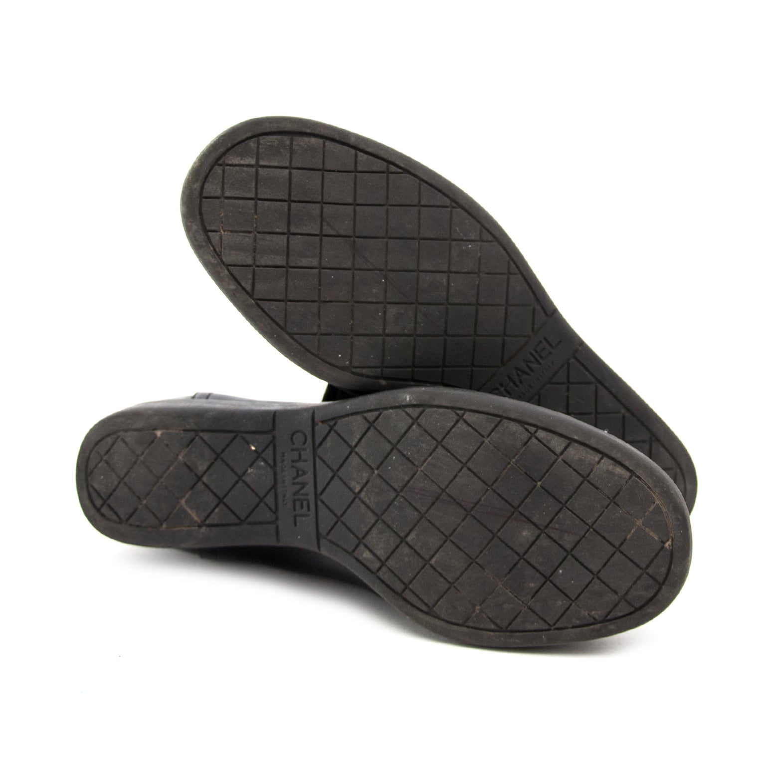 Koop nu veilig authentieke Chanel sneakers op www.labellov.com aan de beste prijs in 2017.