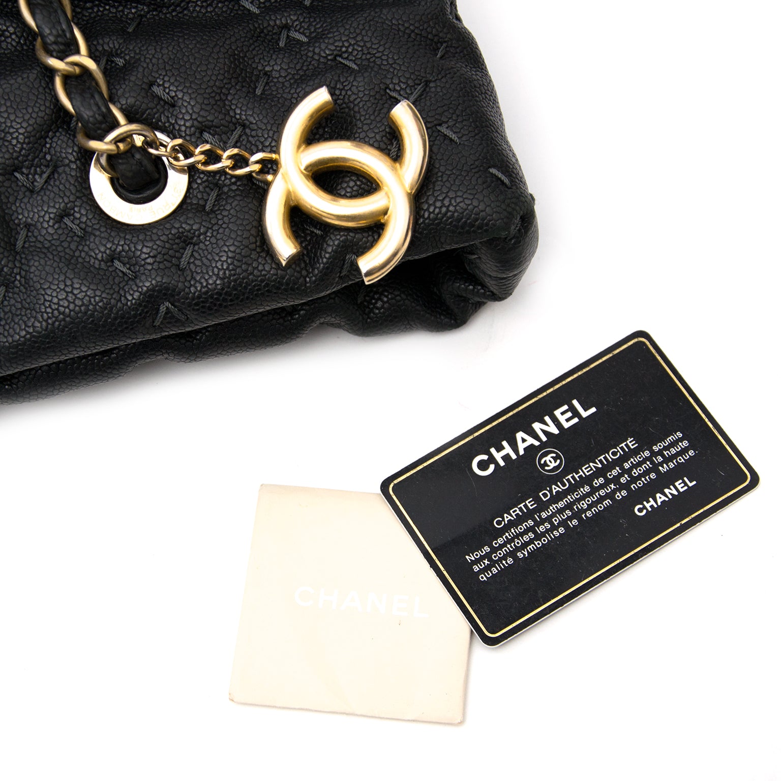 Worldwide shipping of preloved and new Chanel Black Stitched Shoulder Bags for the best price at Labellov