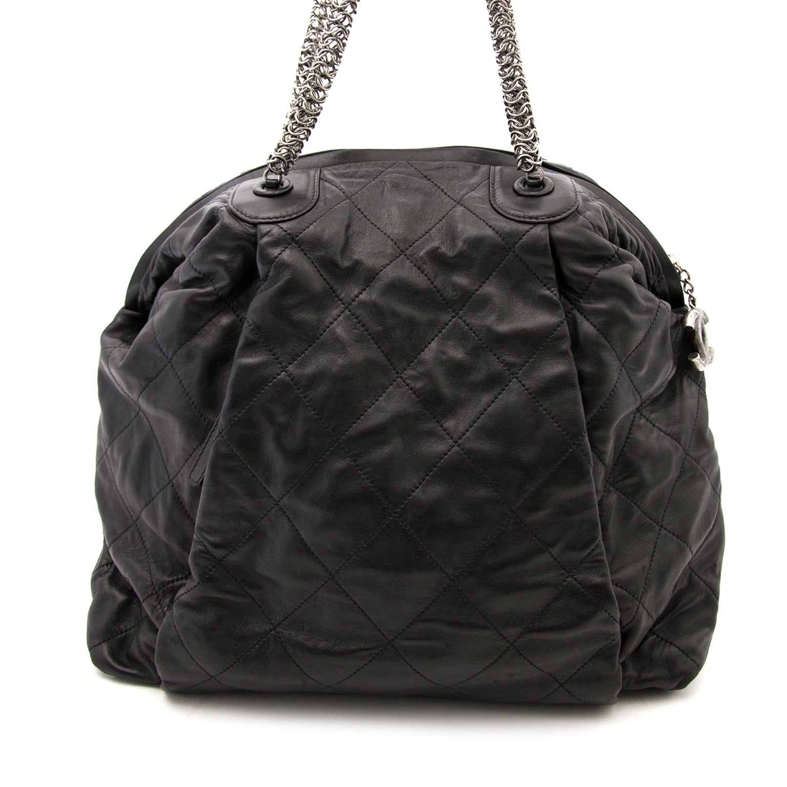 Buy the Chanel Black Limited Edition Metallic Chain Shopping Tote now, the ultimate shopping tote. Chanel is always a good idea, designer vintage at Labellov.