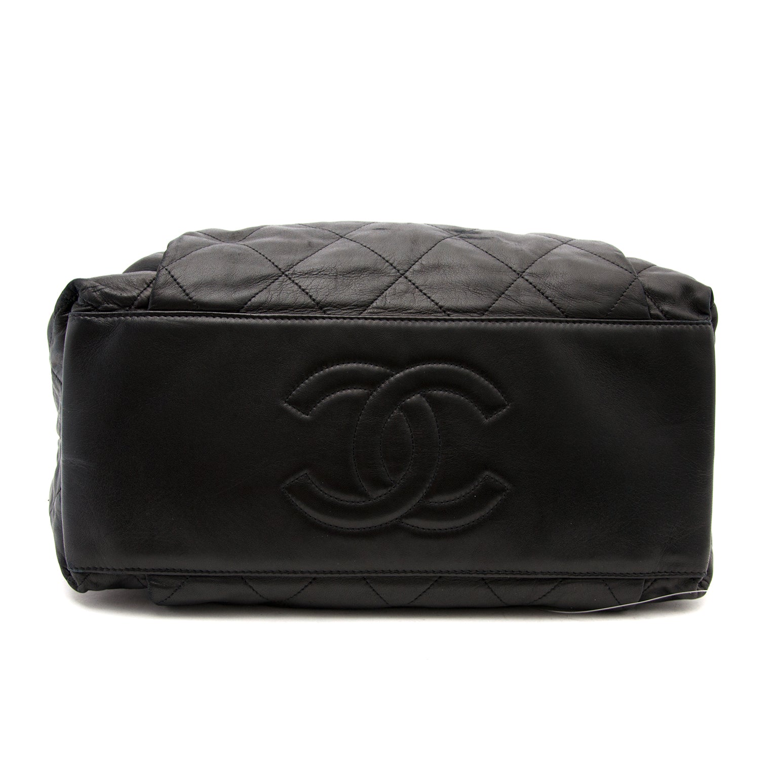 Buy the Chanel Black Limited Edition Metallic Chain Shopping Tote at Labellov, the best Belgian showroom and webshop for designer items and secondhand bags.