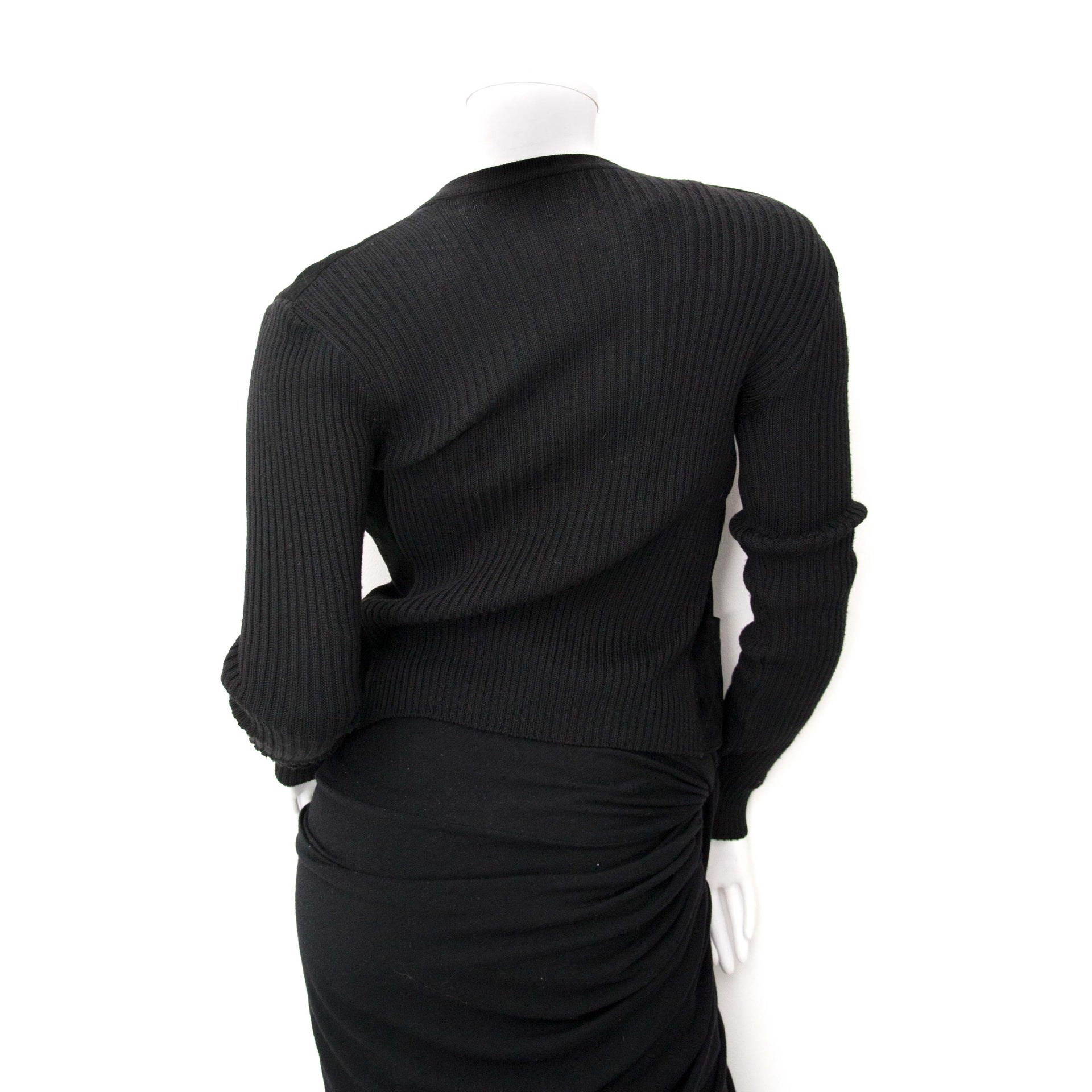 Koop en verkoop uw authentieke Chanel Black Suede and Wool Cardigan